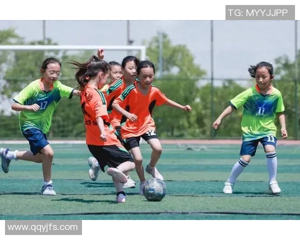 足球虞美人：在绿茵场上绽放的青春与梦想的交响曲